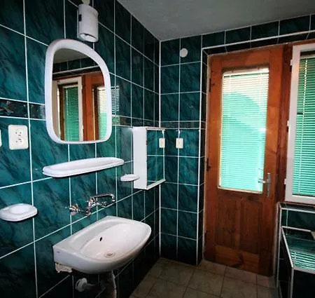 Trzech Koron 16 *